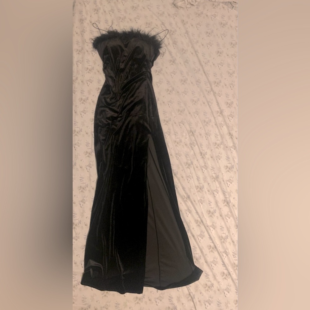 From Dillards,(127cm), no damage, only worn twice!